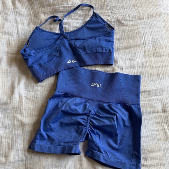 AYBL Empower Seamless SET | Medium Top and Small Shorts - Picture 3 of 5